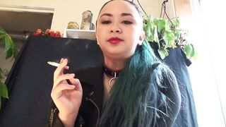 MissDeeNicotine Likes Smokin' with her Human Ashtray