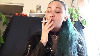 MissDeeNicotine Likes Smokin' with her Human Ashtray