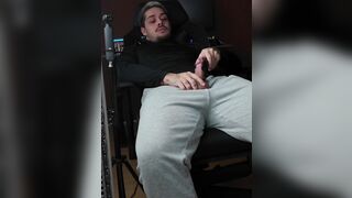 Onlyfans creator 24sevenbruno Bored home alone playing with his masturbator -MASSIVE SPUNK FOUNTAIN