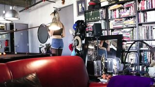 Nina Hartley teaching lesbos how to masturbate