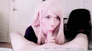 hotty teen swallows cum -- amateur oral-job creampie