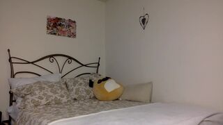 FULLY UNDRESSED CAMGIRL CUTE UNDERWARE CHATURBATE BEDROOM LIVESTREAM RECORDING