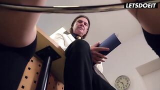 I Widen My Snatch for the Interview and Sucked His Banging Penis Right at His Desk