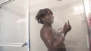 Afro pair screwing in the shower ...