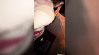 Mi hermanastro conmigo y terminamos teniendo sexo salvaje hasta que se corre en mi culo.