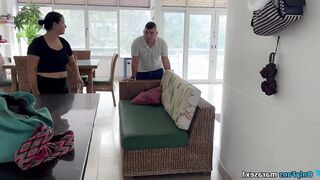 Por Fin me Quede Solo Con La Empleada y Cumplió Mi Fantasia