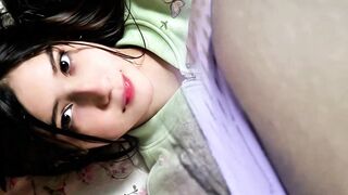Colombian influencer masturbates with her neighbour