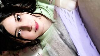 Colombian influencer masturbates with her neighbour