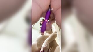 Banging vagina in the mirror, climax with abundant lubrication