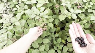 Wild blackberries made me lewd for a outdoor footjob