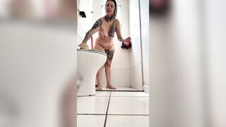 Camera catches private moments of lady dna! wow I can't make no doubt of it