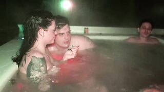 Sexy Jacuzzi Party: three Chaps and two Chicks with No Rules