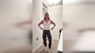 18yo's 1st SQUIRTING CLIMAX: Snatch Explodes Everywhere UNCONTROLLABLE