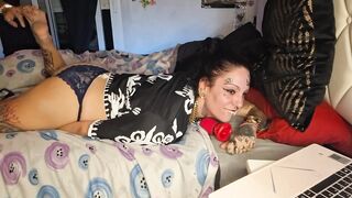 Amateur toys and deepthroat session with lobita juguetona