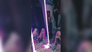 Brunette hair delivers explosive squirting content for lobita juguetona