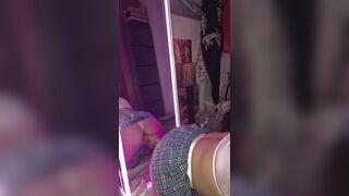 Brunette hair delivers explosive squirting content for lobita juguetona