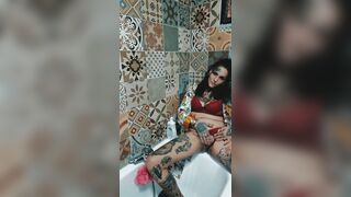 BRUNETTE HAIR GETS SQUIRT DURING THE TIME THAT UNDRESSED