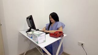 La enfermera hawt examina mi gran polla con una mamada increíble - POVLATINOX