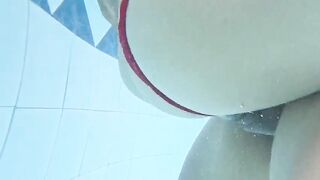Amateur hardcore sex with a slender Mexican gal in the pool standing up outdoors