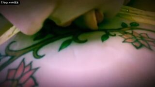 淫荡丰臀美乳娜依灵儿 性感纹身 妩媚呻吟 终极诱惑 肛塞待操《国内以及海外一线，二线城市高端兼职空姐，大学生上门服务点击我的用户名就能找到我的联系方式了》