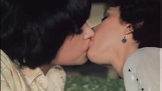 Lesbian scene from El Fontanero with Linda Romay