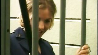 2 lesbiennes en prison