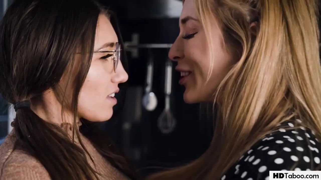 Geek Girl Having Lesbian Sex With Roomie's Girlfriend - Maya Woulfe, Aiden  Ashley - Lesbian Porn Videos