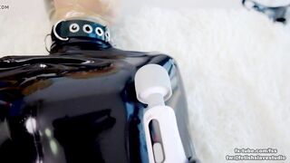 Latex lesbian breathplay with vcuum bag Part 2