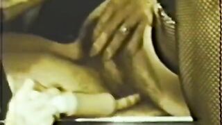 Lesbian Peepshow Loops 586 70s and 80s - Scene 4