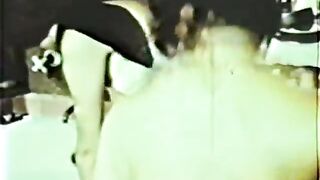 Lesbian Peepshow Loops 586 70s and 80s - Scene 4