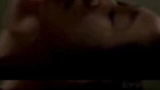 Jodie Comer (Villanelle) fucks Eve at her apartment