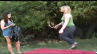 Autumn Moon & Taylor Vixen scena