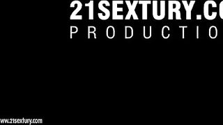 Sasha Rose and Faye X lez