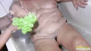 OldNannY Capturing Granny While Taking a Bath