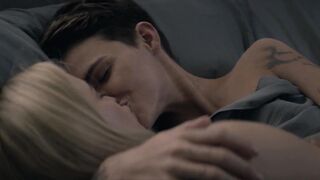 Ruby Rose and Brianne Howey - ''Batwoman'' s1e04