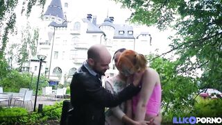 Lily Moon et sa copine Kira, profitent d'une grosse bite française