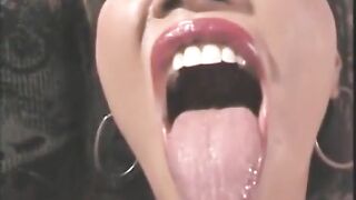 Mimi long tongue