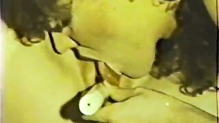 Lesbian Peepshow Loops 586 70s and 80s - Scene 2