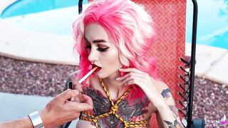 Tattoed s Play Pussys and Suck Dildo near the Pool in the Resort - Flam