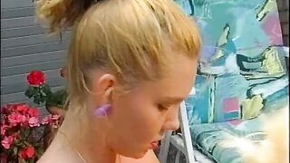 Wer wuerde die 2 Huener direkt bumsen ?