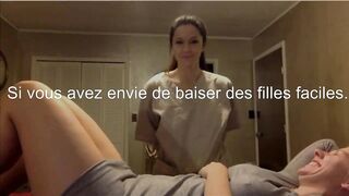 Une milf et sa jeune copine lesbienne