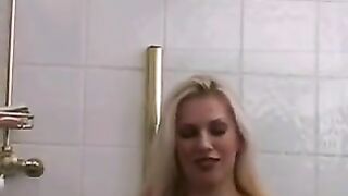 Lana and Teresa extreme hot in the shower shampoo
