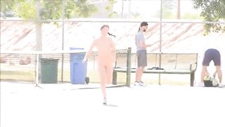 Jovencita public teasing 2