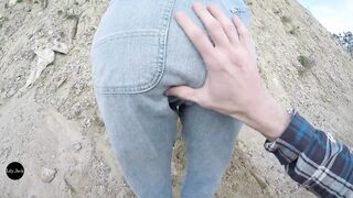 Un ouvrier m'attrape et me baise sur un chantier... Lily_Jack