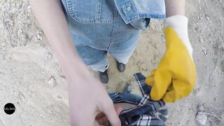 Un ouvrier m'attrape et me baise sur un chantier... Lily_Jack