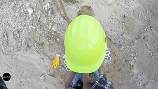 Un ouvrier m'attrape et me baise sur un chantier... Lily_Jack