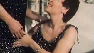 CC E 513 Lesbian salon