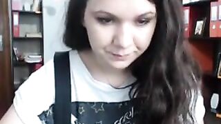 Fatisa knows how to keep her friend pretty close