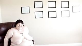 Lesbian SSBBW – oral and feeding