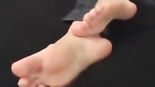 Secretaries love boss feet